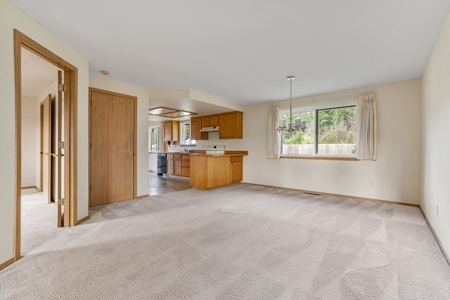 Spacious 4-Bed Home in Yacolt with Large Lot & RV Parking - image 10
