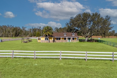 Country Home In Trenton On 10 Acres! - image 5