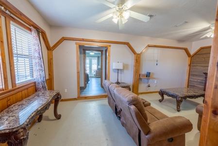 Country Home In Trenton On 10 Acres! - image 31