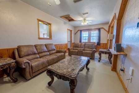 Country Home In Trenton On 10 Acres! - image 34