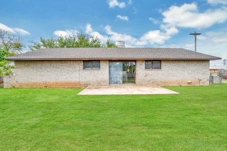 Home for Sale in Downtown Mangum, OK - image 14