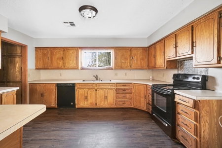 Home for Sale in Downtown Mangum, OK - image 8