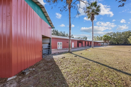 4Bed/2.5Bath On 10Acres Perfect Horse Enthusiasts! - image 25