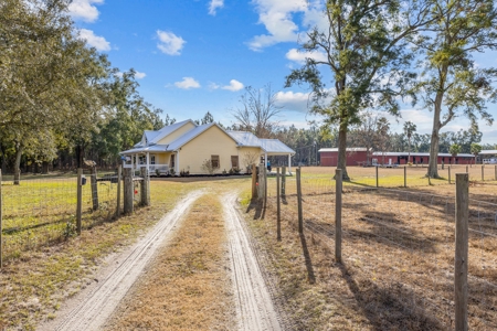 4Bed/2.5Bath On 10Acres Perfect Horse Enthusiasts! - image 28