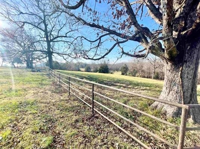 Country home in Fulton County AR for sale with 14.33 acreage - image 9