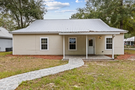 Riverwalk home fanning springs homes for sale in gated comm - image 20