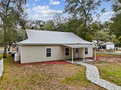 Riverwalk home fanning springs homes for sale in gated comm - image 32