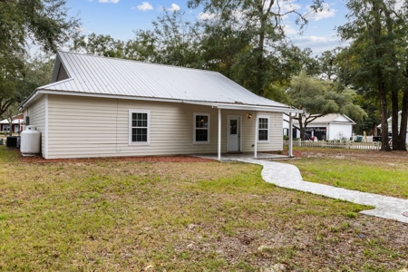 Riverwalk home fanning springs homes for sale in gated comm - image 21