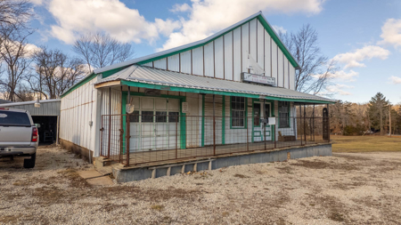 Prime Commercial Property with Excellent Visibility Vichy MO - image 4