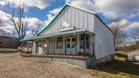 Prime Commercial Property with Excellent Visibility Vichy MO - image 7