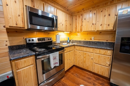 Cabin for Sale in Wilkes County NC! - image 28