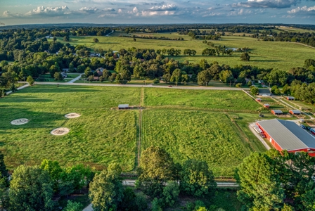 Premier Equestrian Facility in the Heart of the Ozark Mtns - image 13