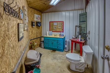 Premier Equestrian Facility in the Heart of the Ozark Mtns - image 30