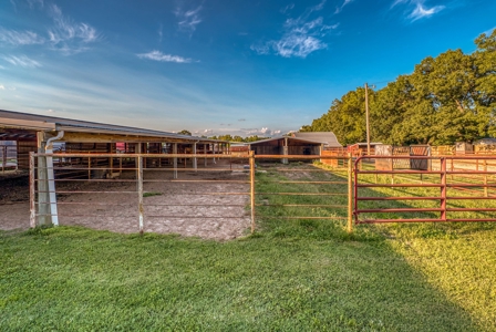 Premier Equestrian Facility in the Heart of the Ozark Mtns - image 35