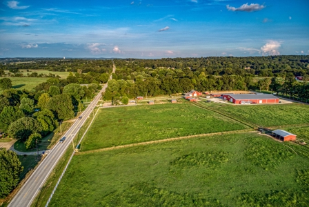 Premier Equestrian Facility in the Heart of the Ozark Mtns - image 21