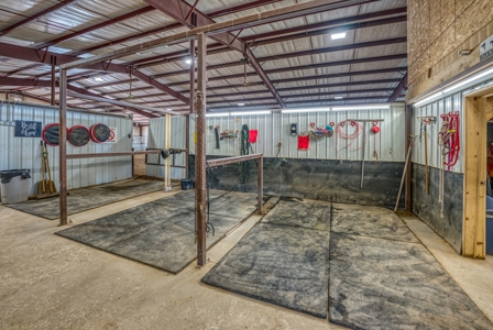 Premier Equestrian Facility in the Heart of the Ozark Mtns - image 36