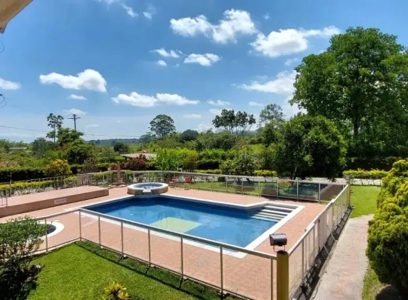 Luxurious Estate for Sale in the Coffee Region in Colombia - image 1
