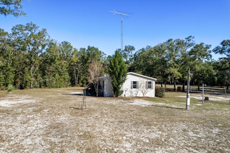 3 bedroom 2 bathroom 2000 Mobile home on 14.87 Acres - image 4