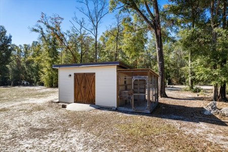 3 bedroom 2 bathroom 2000 Mobile home on 14.87 Acres - image 6