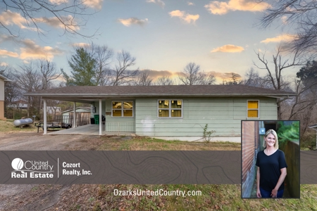 Home in Town for Sale in Thayer, Missouri - image 1