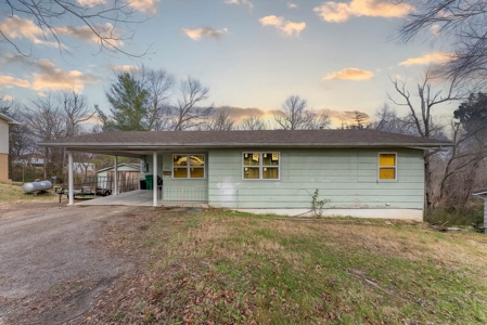 Home in Town for Sale in Thayer, Missouri - image 3