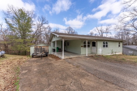 Home in Town for Sale in Thayer, Missouri - image 4