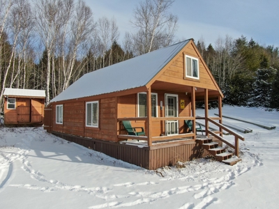 Secluded Cabin on 550 Acres with Stunning Views & Privacy - image 4