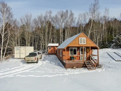 Secluded Cabin on 550 Acres with Stunning Views & Privacy