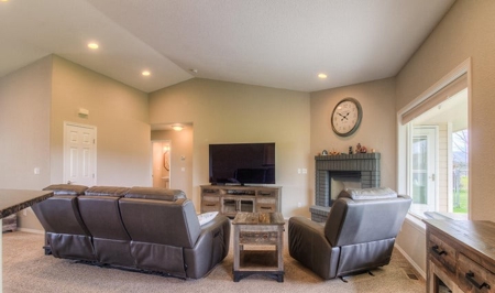 Country Home With Private Airstrip - image 15