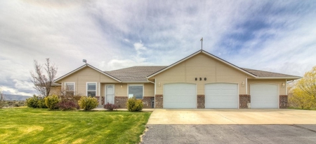 Country Home With Private Airstrip - image 2