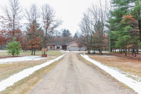 Country Home for Sale in Mauston, WI - Near Castle Rock Lake - image 1