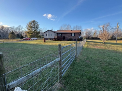 Home near Dale Hollow Lake in Albany, Kentucky - image 4