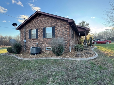 Home near Dale Hollow Lake in Albany, Kentucky - image 2