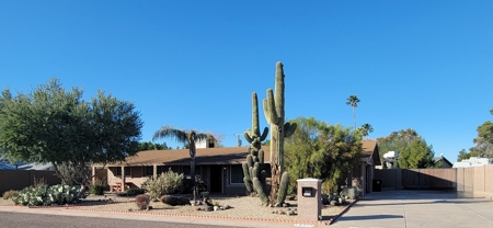 Well Maintained home in the heart of North Phoenix - image 1