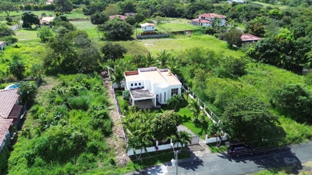 Charming House with pool in Coronado - image 22