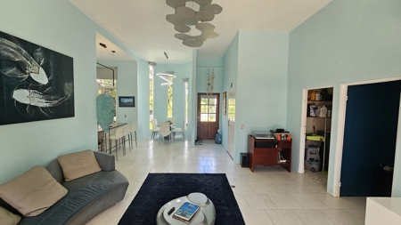 Charming House with pool in Coronado - image 8