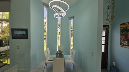 Charming House with pool in Coronado - image 5
