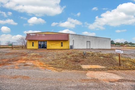 6,240 SqFt Dual Commercial Buildings | Clinton, Oklahoma - image 1