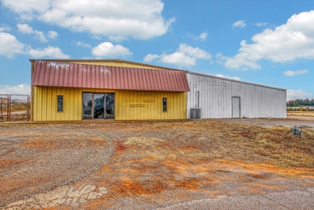 6,240 SqFt Dual Commercial Buildings | Clinton, Oklahoma - image 3
