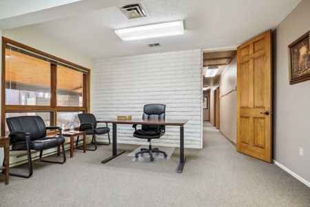 Income Generating Commercial Office Suites For Sale Cortez - image 10