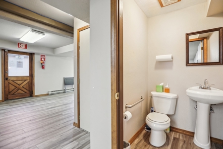 Income Generating Commercial Office Suites For Sale Cortez - image 4