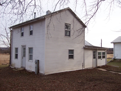 2 Homes and a Barn in Green Lake County - image 2