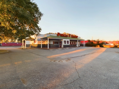 Restaurant Building for Sale at Auction in Sumter, SC - image 3
