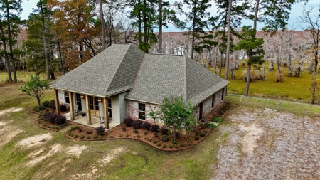 4 Bed 3 Bath House on 125 Acres for Sale In Lasalle Parish - image 2