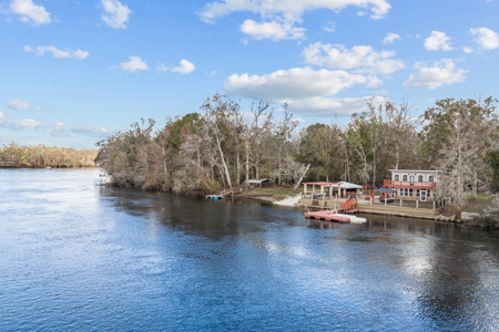River House With Private Boat Ramp On Famous Suwannee River! - image 9