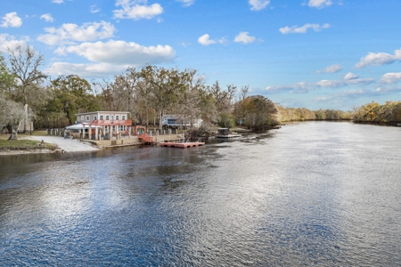 River House With Private Boat Ramp On Famous Suwannee River! - image 10