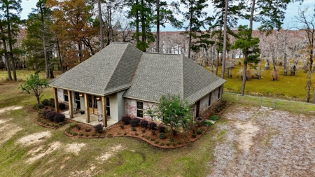 4 Bed 3 Bath Home on 45 Acres for Sale in Lasalle Parish - image 2