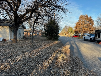 Corner Lot for Sale in Brownwood, TX – Build Home or Rental - image 4