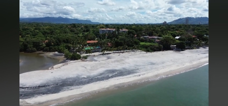 4-Bedroom Beachside Condo with Ocean Views in Mirador Las La - image 1