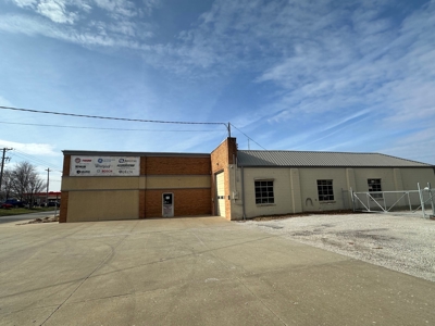 Commercial Property For Sale in Downtown Clinton, MO! - image 2